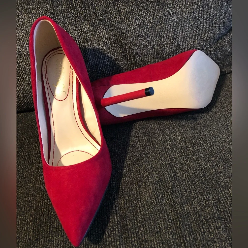 Red Pumps - Picture 3 of 3
